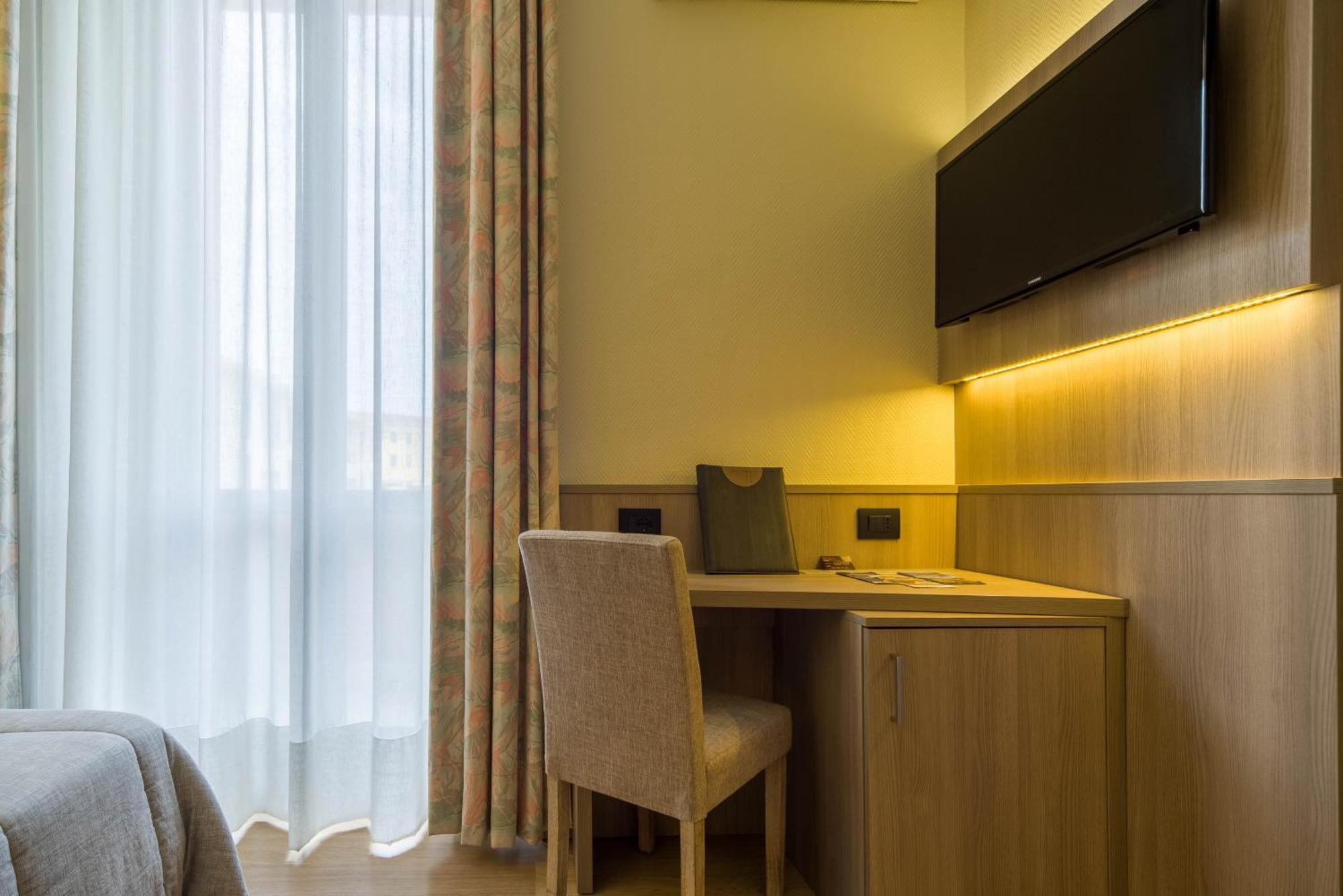 Hotel Est ปีออมบีโน ภายนอก รูปภาพ