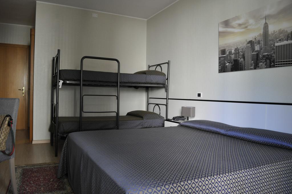 Hotel Est ปีออมบีโน ห้อง รูปภาพ
