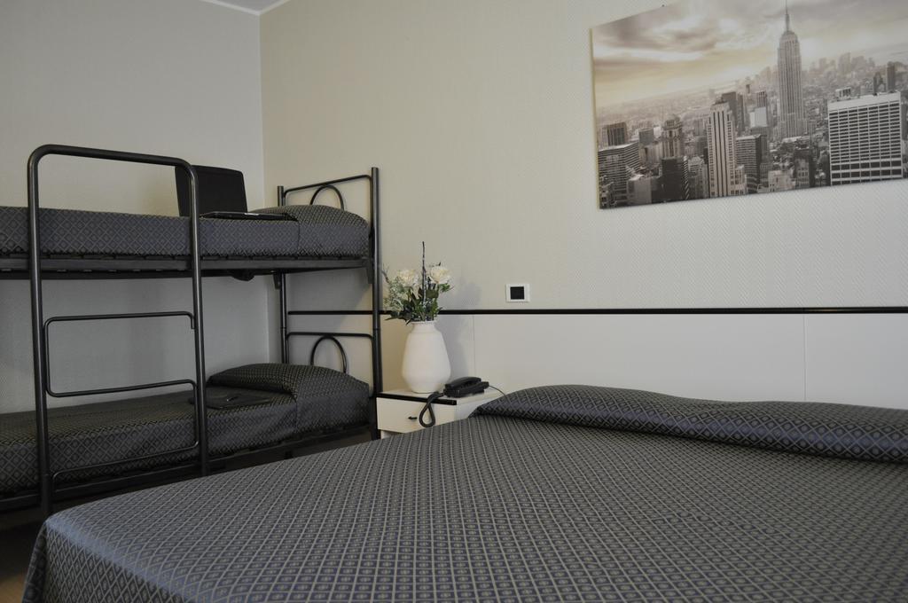 Hotel Est ปีออมบีโน ภายนอก รูปภาพ