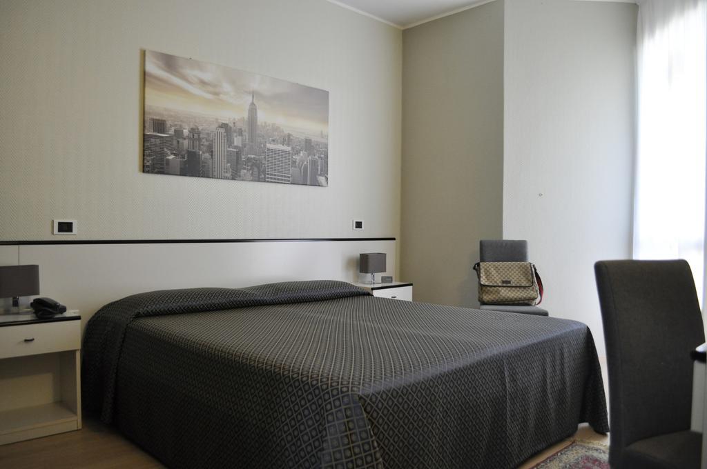 Hotel Est ปีออมบีโน ห้อง รูปภาพ