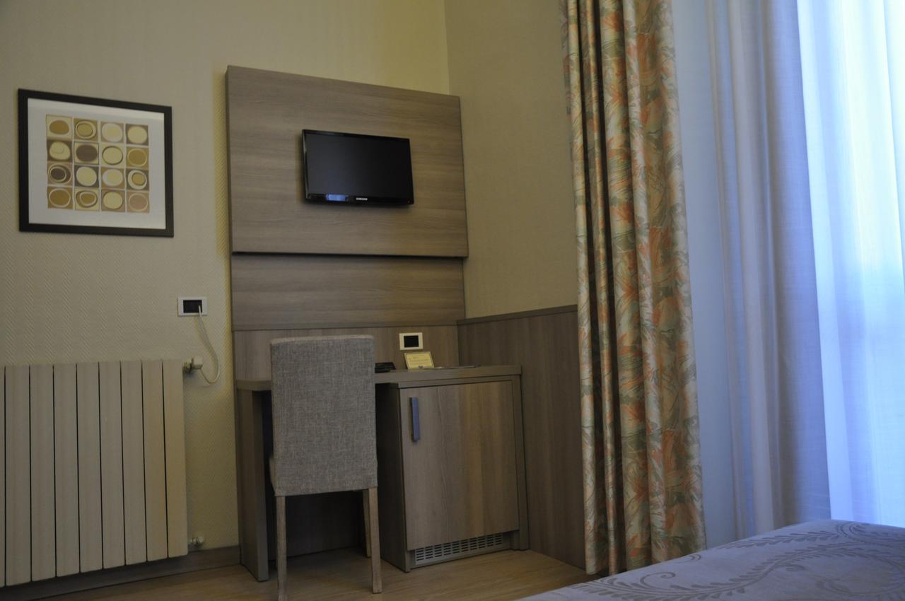 Hotel Est ปีออมบีโน ภายนอก รูปภาพ