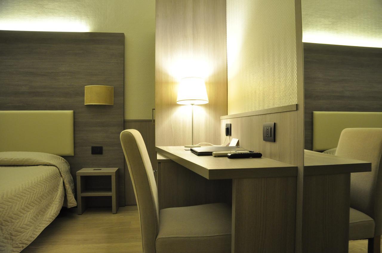 Hotel Est ปีออมบีโน ภายนอก รูปภาพ