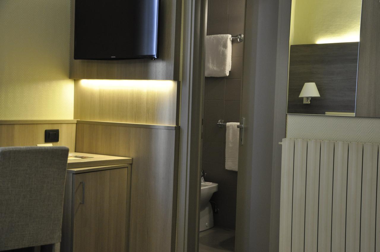 Hotel Est ปีออมบีโน ภายนอก รูปภาพ
