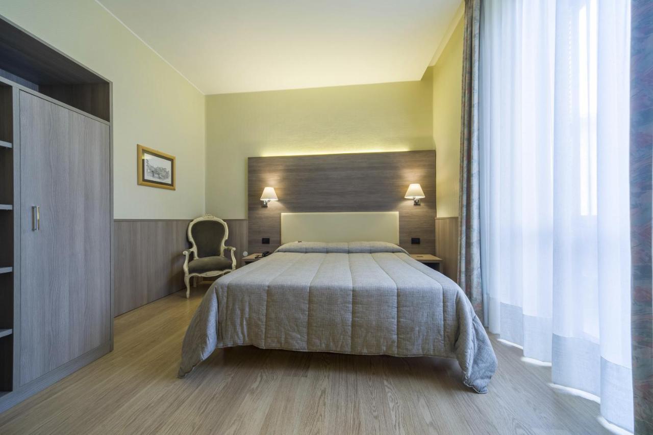 Hotel Est ปีออมบีโน ภายนอก รูปภาพ